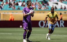 Thủ môn Fluminense đi vào sử sách nhờ trận hòa tại Club World Cup