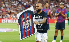 Barca tước bỏ tước bỏ danh hiệu huyền thoại của Dani Alves