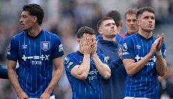 Xác định đội thứ 3 xuống hạng tại Ngoại hạng Anh