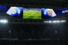 CĐV Real Madrid bỏ về, không muốn chứng kiến đội nhà bị đối thủ hành hạ