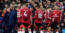 Gary Neville: MU sẽ không bao giờ dùng lại hàng thủ này dưới thời Amorim