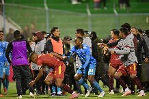 Kỷ lục điên rồ: Trọng tài rút 17 thẻ đỏ trong một trận đấu