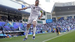 Sao Iraq nhận thẻ đỏ hi hữu vì ăn mừng quá lố