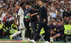 Vinicius và HLV Alonso ‘cạch mặt’ nhau