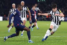 Người Anh nổi điên vì quả phạt đền trọng tài biếu cho PSG trước Newcastle
