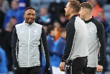 Cựu tiền đạo ĐT Anh lần đầu ngồi ‘ghế nóng’