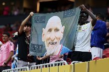 Messi bị chế giễu quá già và hết thời