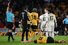 Chelsea lập kỷ lục đáng xấu hổ: 6 thẻ đỏ trong 9 trận