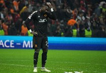 Onana suy sụp, cô đơn sau trận hòa Galatasaray